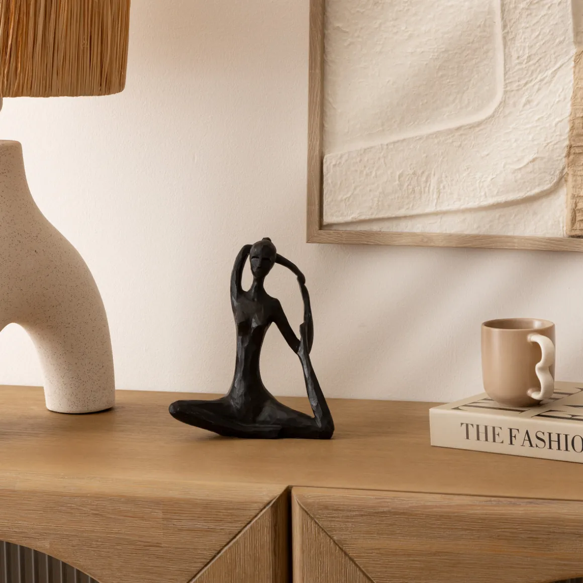 Statuette femme, résine