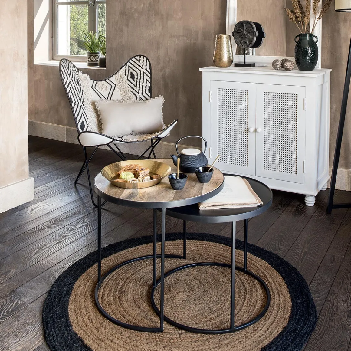 Tapis en jute bord noir